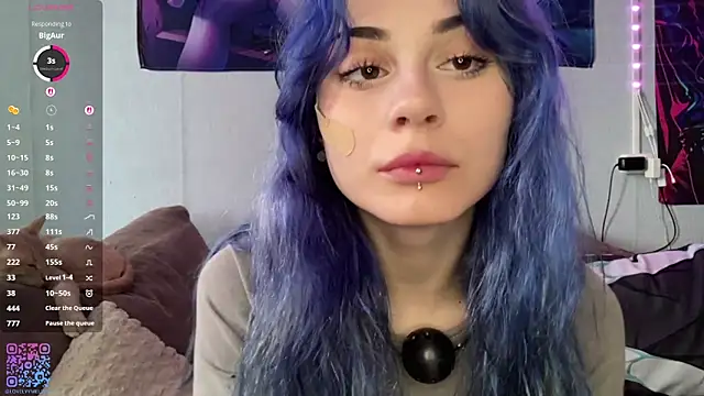 Snapshot of Emmibrilson chatting on 06/13/26, 01:09 Emmibrilson online show from 06/13/26, 01:09