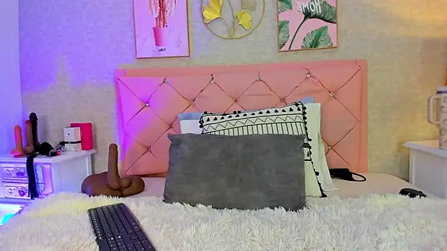 Snapshot of julietta_pink chatting on 04/29/26, 08:18 julietta pink online show from 04/29/26, 08:18