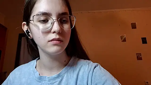 Snapshot of Katelemon chatting on 05/08/26, 02:11 Katelemon online show from 05/08/26, 02:11