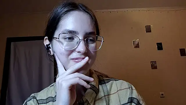 Snapshot of Katelemon chatting on 05/11/26, 04:04 Katelemon online show from 05/11/26, 04:04