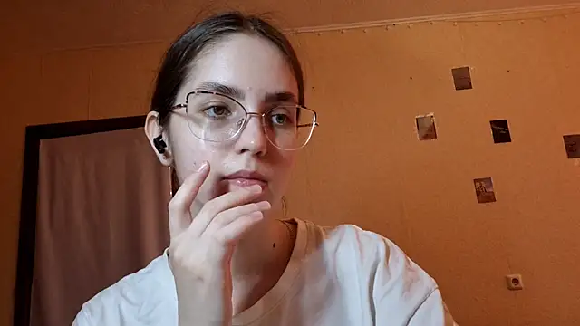 Snapshot of Katelemon chatting on 05/18/26, 10:21 Katelemon online show from 05/18/26, 10:21