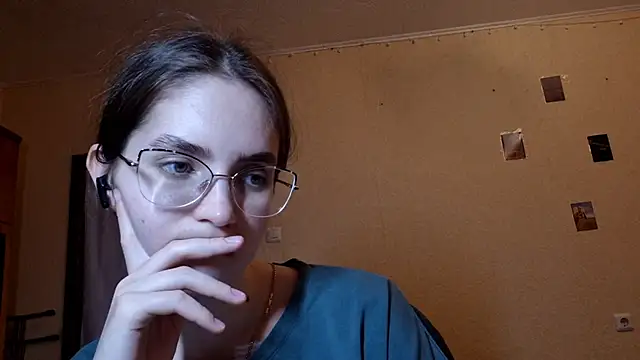 Snapshot of Katelemon chatting on 06/03/26, 02:33 Katelemon online show from 06/03/26, 02:33
