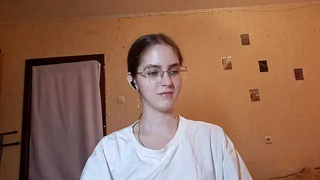 Snapshot of Katelemon chatting on 06/08/26, 01:11 Katelemon online show from 06/08/26, 01:11