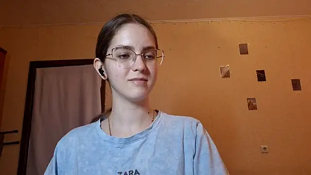 Snapshot of Katelemon chatting on 06/14/26, 02:08 Katelemon online show from 06/14/26, 02:08