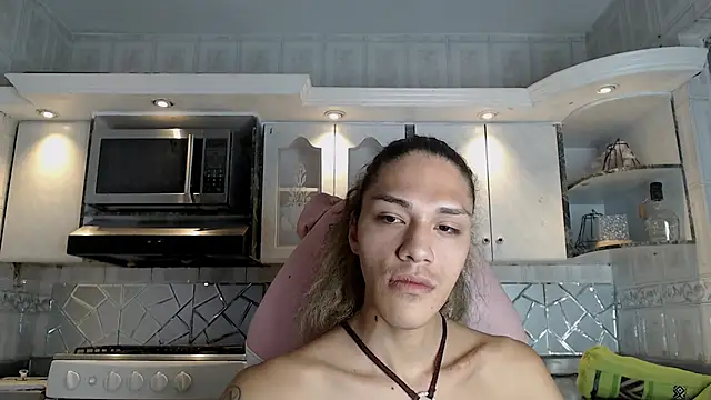 Snapshot of CrisOzzz chatting on 03/10/26, 06:24 CrisOzzz online show from 03/10/26, 06:24