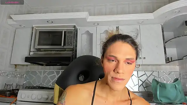 CrisOzzz online show from 07/18/26, 04:16