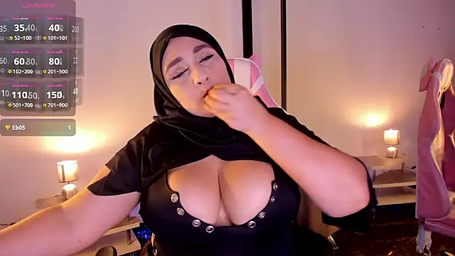 Snapshot of HijabiMilff chatting on 05/12/26, 03:31 HijabiMilff online show from 05/12/26, 03:31