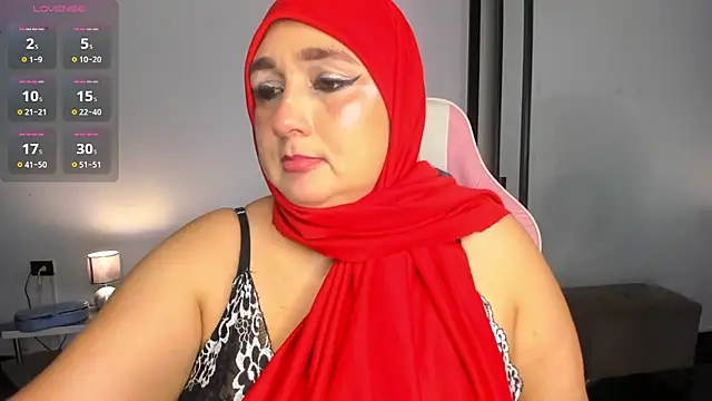 Snapshot of HijabiMilff chatting on 06/02/26, 02:52 HijabiMilff online show from 06/02/26, 02:52