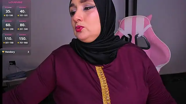 Snapshot of HijabiMilff chatting on 06/06/26, 03:28 HijabiMilff online show from 06/06/26, 03:28