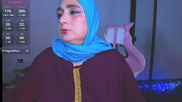 Snapshot of HijabiMilff chatting on 06/11/26, 03:43 HijabiMilff online show from 06/11/26, 03:43