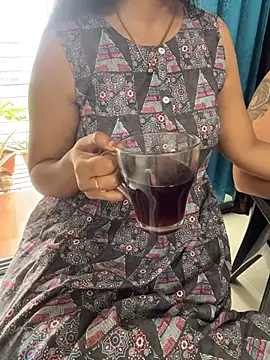Queenlipx online show from 08/04/26, 06:38
