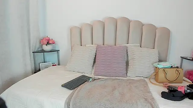 Snapshot of celeste_z chatting on 03/04/26, 12:33 celeste z online show from 03/04/26, 12:33