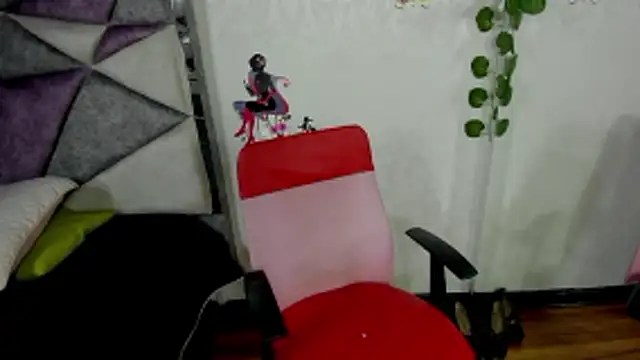 Snapshot of JennieRider chatting on 05/08/26, 04:45 JennieRider online show from 05/08/26, 04:45