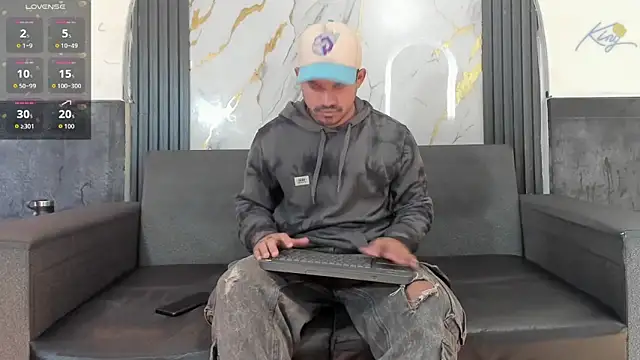 Snapshot of Latins_on_fire chatting on 05/20/26, 11:16 Latins on fire online show from 05/20/26, 11:16