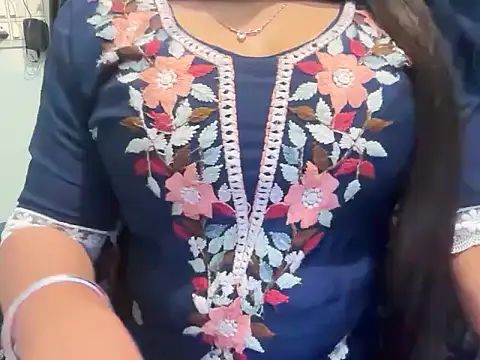 Snapshot of Avneet_kaurr1 chatting on 03/07/26, 06:27 Avneet kaurr1 online show from 03/07/26, 06:27