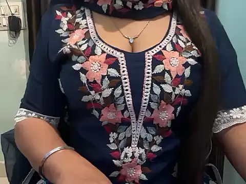 Snapshot of Avneet_kaurr1 chatting on 03/16/26, 02:39 Avneet kaurr1 online show from 03/16/26, 02:39