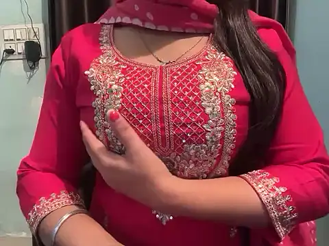 Snapshot of Avneet_kaurr1 chatting on 04/27/26, 02:20 Avneet kaurr1 online show from 04/27/26, 02:20