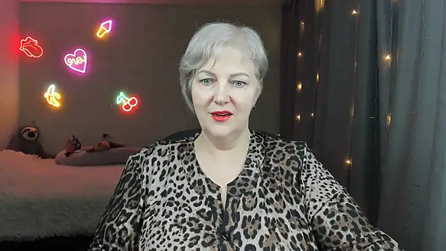 Mary-Leee online show from 04/04/26, 05:32