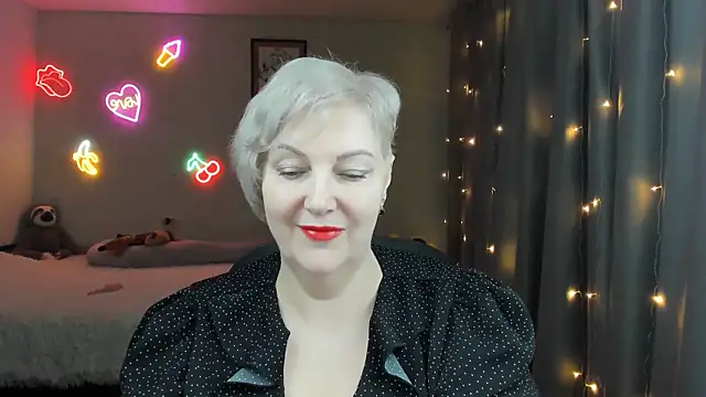 Mary-Leee online show from 04/28/26, 03:55