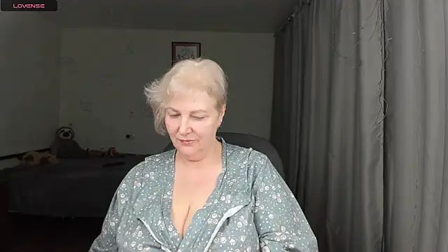 Mary-Leee online show from 06/12/26, 04:50