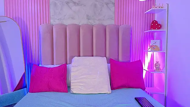 Snapshot of ArianaRougee chatting on 04/09/26, 11:48 ArianaRougee online show from 04/09/26, 11:48