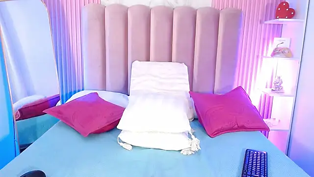 Snapshot of ArianaRougee chatting on 04/25/26, 01:41 ArianaRougee online show from 04/25/26, 01:41