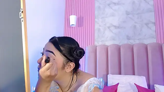 Snapshot of ArianaRougee chatting on 05/03/26, 10:32 ArianaRougee online show from 05/03/26, 10:32