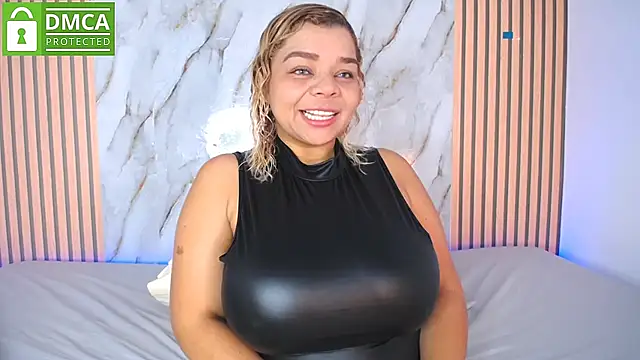 Snapshot of CasieBigtits chatting on 03/21/26, 12:43 CasieBigtits online show from 03/21/26, 12:43