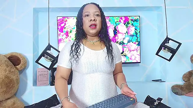 Snapshot of sharon_noa chatting on 05/27/26, 02:25 sharon noa online show from 05/27/26, 02:25