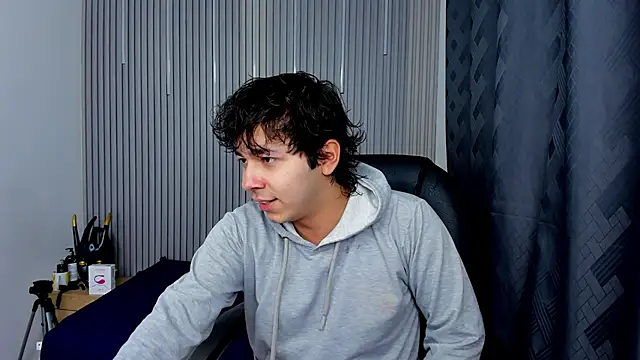 Julian Smith21 online show from 05/26/26, 02:18
