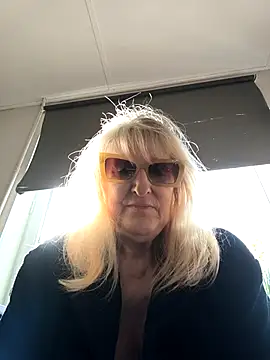 Snapshot of Heidiblueeyes chatting on 03/12/26, 08:20 Heidiblueeyes online show from 03/12/26, 08:20