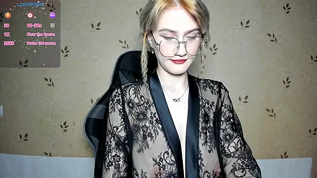 Snapshot of NicoleDaviss chatting on 06/12/26, 07:35 NicoleDaviss online show from 06/12/26, 07:35