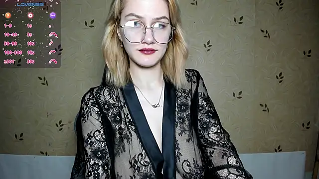 NicoleDaviss online show from 07/04/26, 07:20