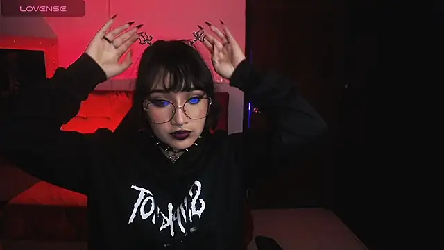 Aura cute  online show from 06/14/26, 03:52