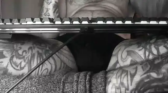 Retrofkcer85 online show from 03/16/25, 08:32