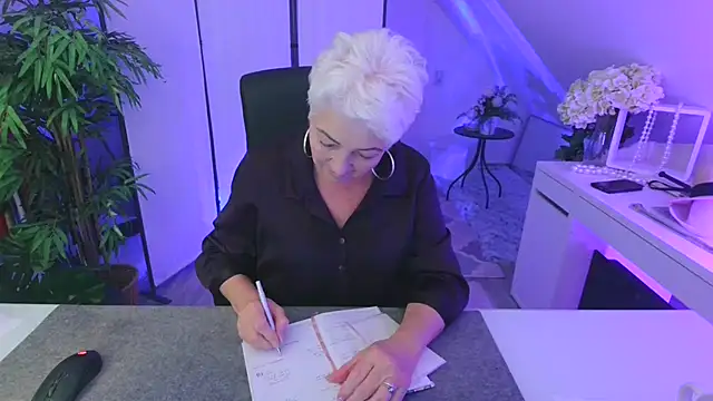 Snapshot of LovelyHelena chatting on 10/25/25, 07:16 LovelyHelena online show from 10/25/25, 07:16