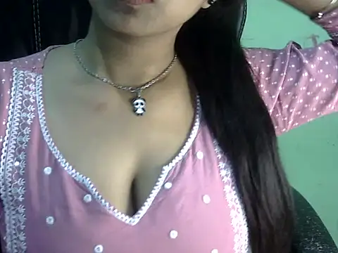 Snapshot of cute_momo_love chatting on 04/04/26, 04:22 cute momo love online show from 04/04/26, 04:22