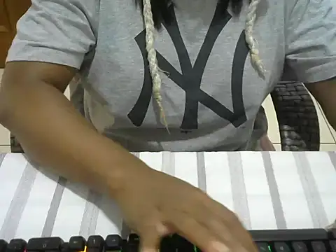 Snapshot of negraiza chatting on 05/22/26, 05:07 negraiza online show from 05/22/26, 05:07