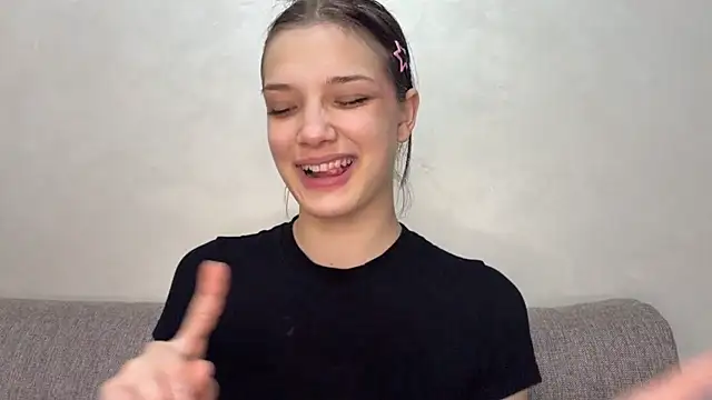 Snapshot of Carolini_i chatting on 04/01/26, 06:27 Carolini i online show from 04/01/26, 06:27