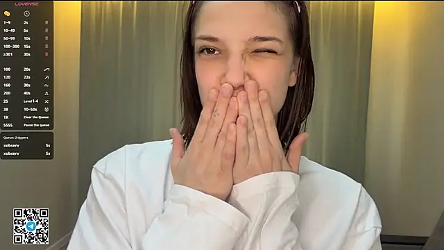 Snapshot of Carolini_i chatting on 04/03/26, 07:50 Carolini i online show from 04/03/26, 07:50