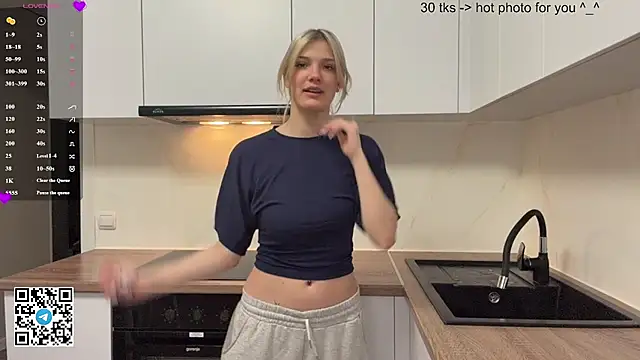 Snapshot of Carolini_i chatting on 04/27/26, 05:55 Carolini i online show from 04/27/26, 05:55