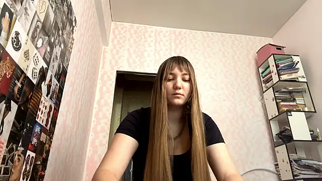 Snapshot of JanineThielman chatting on 06/04/26, 06:30 JanineThielman online show from 06/04/26, 06:30