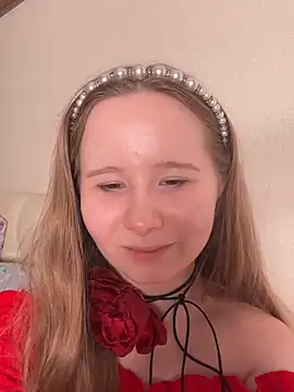 cutefoxieee online show from 05/16/26, 07:45