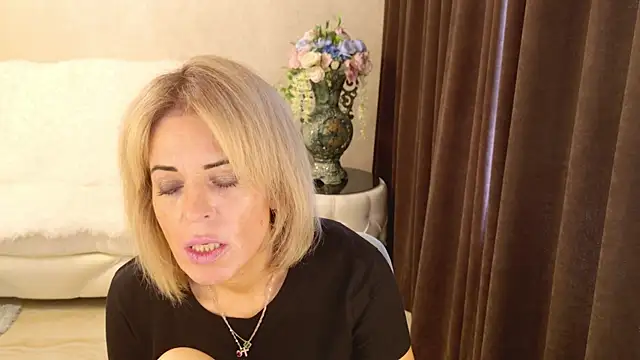 NellyBloom online show from 07/17/26, 01:18