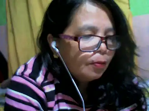 Snapshot of Flowerblossom123 chatting on 05/11/26, 04:04 Flowerblossom123 online show from 05/11/26, 04:04