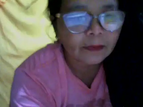 Snapshot of Flowerblossom123 chatting on 05/22/26, 04:01 Flowerblossom123 online show from 05/22/26, 04:01