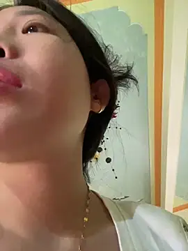 Snapshot of Miumieu2 chatting on 03/26/26, 12:39 Miumieu2 online show from 03/26/26, 12:39