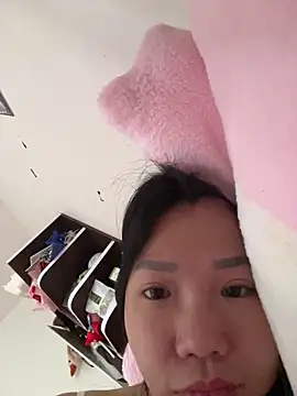 Snapshot of Miumieu2 chatting on 05/04/26, 03:13 Miumieu2 online show from 05/04/26, 03:13