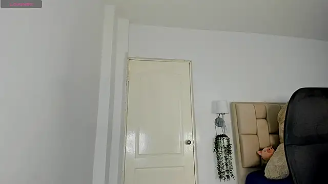 Snapshot of Yasmin_cute chatting on 05/19/26, 08:37 Yasmin cute online show from 05/19/26, 08:37