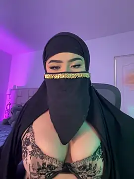 Snapshot of Yasmin_cute chatting on 06/14/26, 01:02 Yasmin cute online show from 06/14/26, 01:02